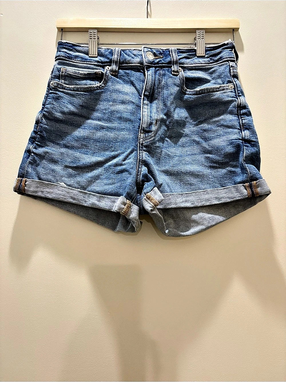 American Eagle Denim Jean Shorts in Light Blue Wash Stretch